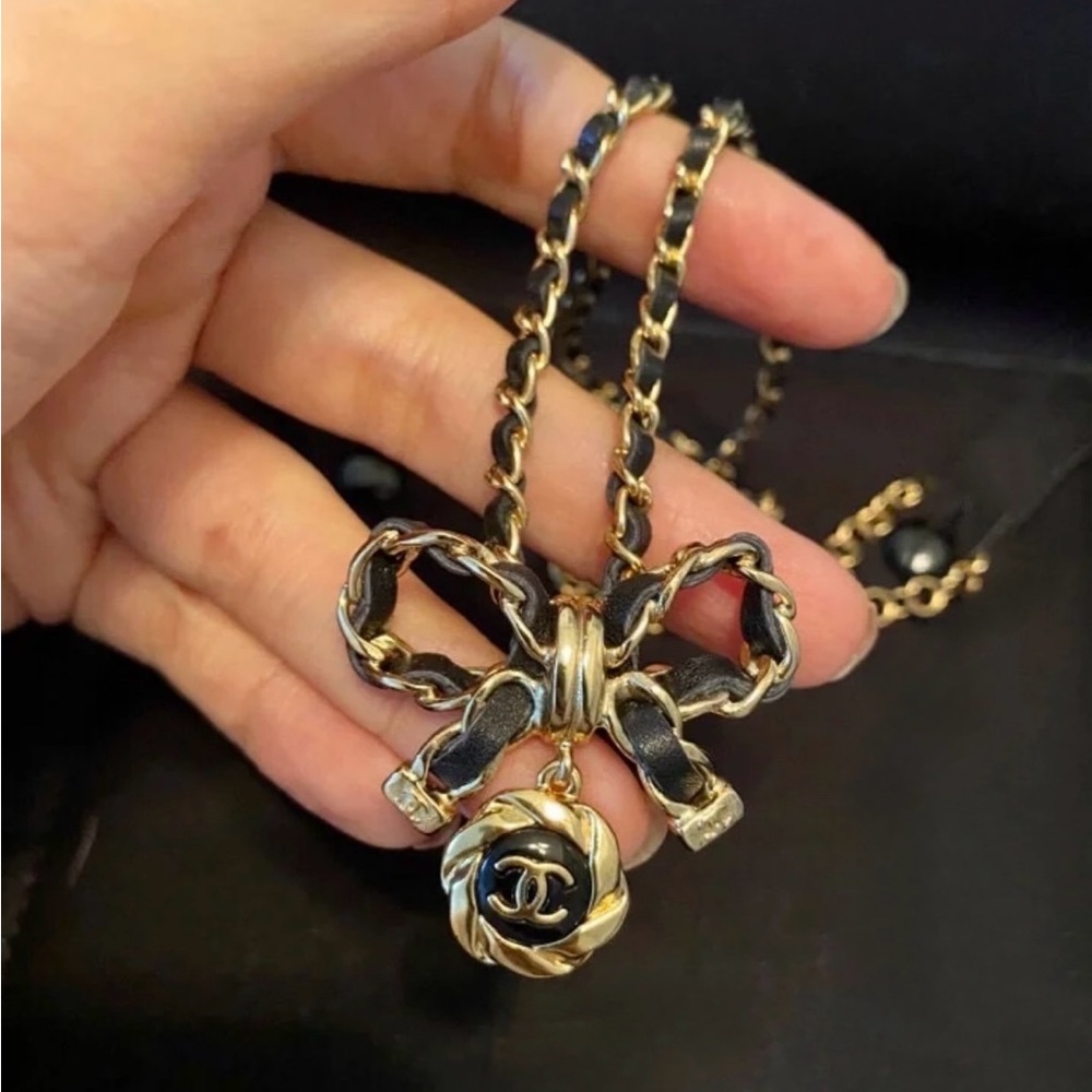 ❌SOLD❌ Chanel bow cc logo chain necklace